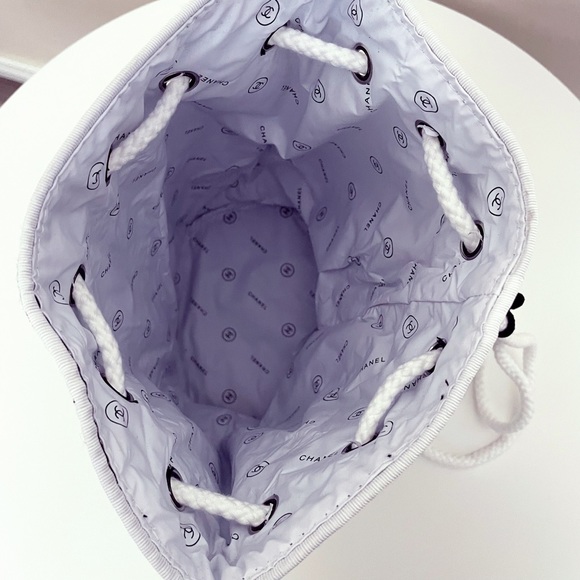 CHANEL Bucket Drawstring Shoulder Bag (Small Size) - Picture 5 of 6